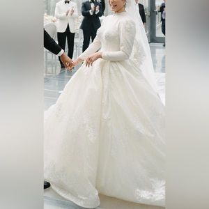 Luxury wedding dress